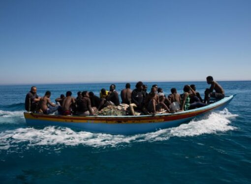 Guvernul de la Tripoli deschide o anchetă după informaţiile referitoare la cazurile de sclavie cu migranţi