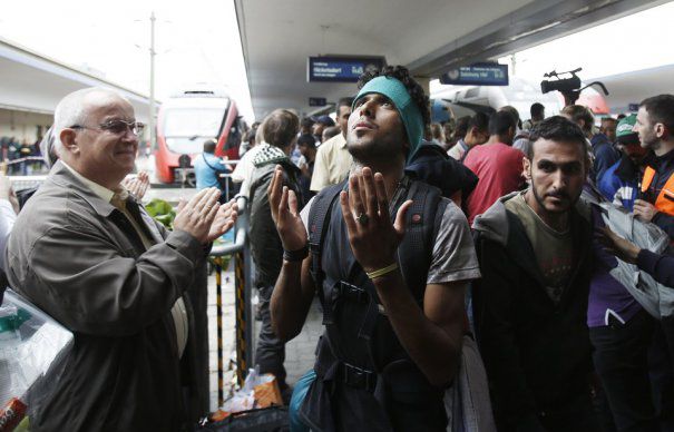 Germania. VIOLENȚE între LOCALNICI și IMIGRANȚI! Cel puțin șase persoane au fost RĂNITE