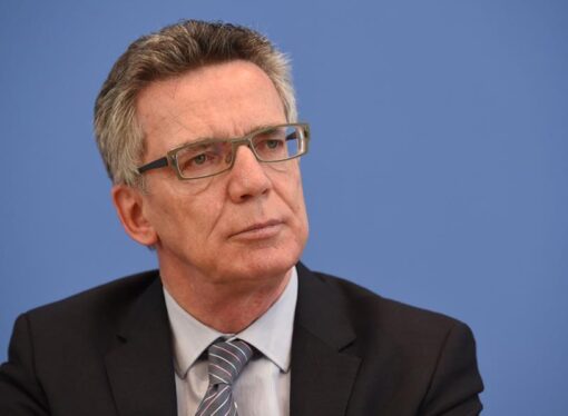 Chiar și după izbucnirea scandalului, ministrul de Interne german cere verificare vârstei solicitanților de azil