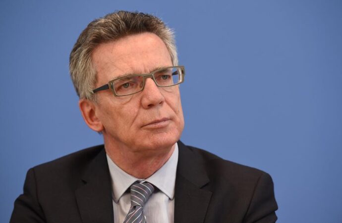 Chiar și după izbucnirea scandalului, ministrul de Interne german cere verificare vârstei solicitanților de azil