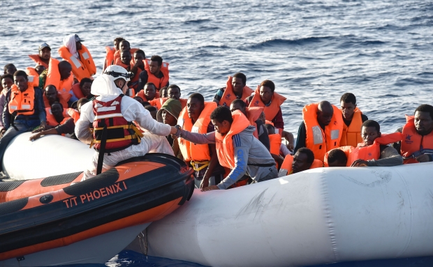 Victime în Mediterana: Peste 100 de migranţi dintr-o barcă pneumatică sunt daţi dispăruţi într-un naufragiu