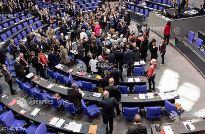Deputaţii germani au adoptat joi o lege ce restrânge reîntregirea familială pentru refugiaţi