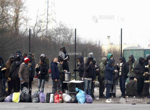 Autorităţile din Calais deschid containere şi hangare ca adăposturi pentru migranţi