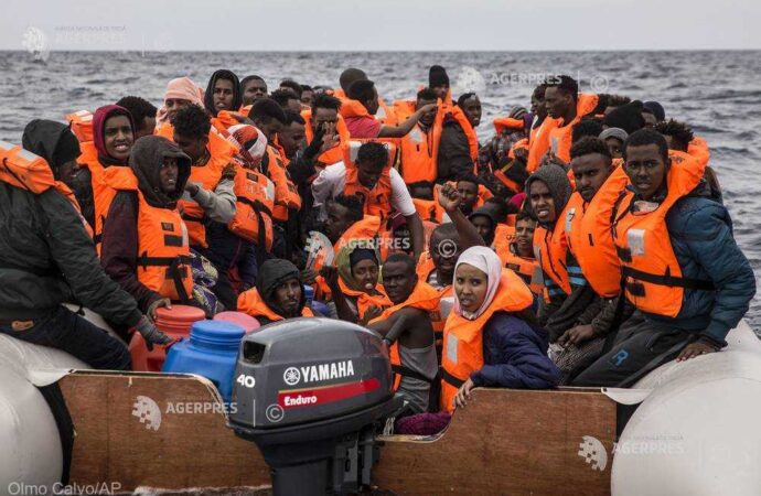 Aproape 450 de migranţi, salvaţi în două operaţiuni în largul coastelor Libiei