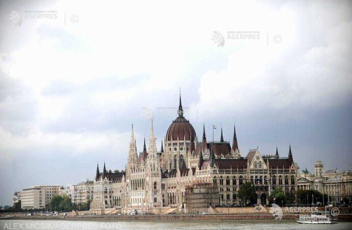 Parlamentul ungar dezbate proiectele de lege ce vizează ONG-urile care îi ajută pe solicitanţii de azil