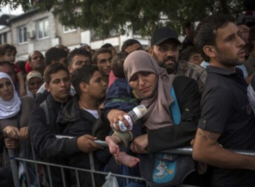 Comisia Europeană propune folosirea acordării vizelor ca pârghie pentru readmisia migranţilor ilegali