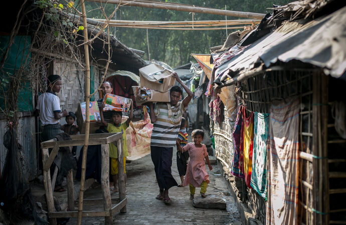 UNICEF: Zeci de bebeluşi vin pe lume în fiecare zi în condiţii precare în taberele de refugiaţi