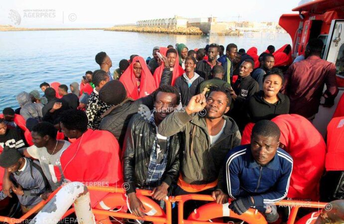 Italia vrea ca toate ţările UE să accepte o cotă de migranţi economici sau să primească mai puţine fonduri