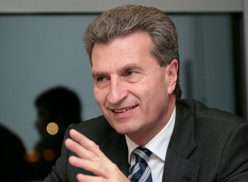 Günther Oettinger: Întreaga UE trebuie să ajute ţările membre în care ajung migranți