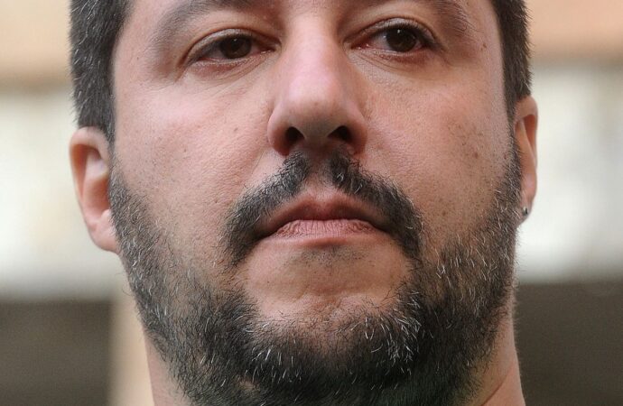 Salvini acuză Franţa de ipocrizie pentru premierea Carolei Rackete, capitanul navei Sea Watch 3