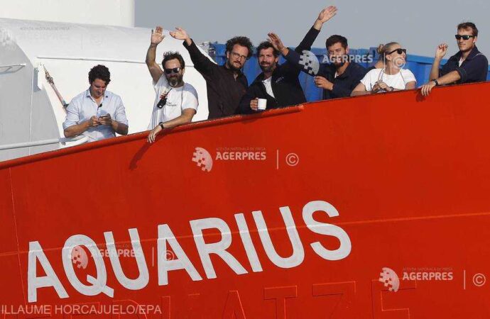 Cei 141 de migranţi de pe Aquarius vor debarca în Malta şi vor fi preluaţi de alte cinci state UE