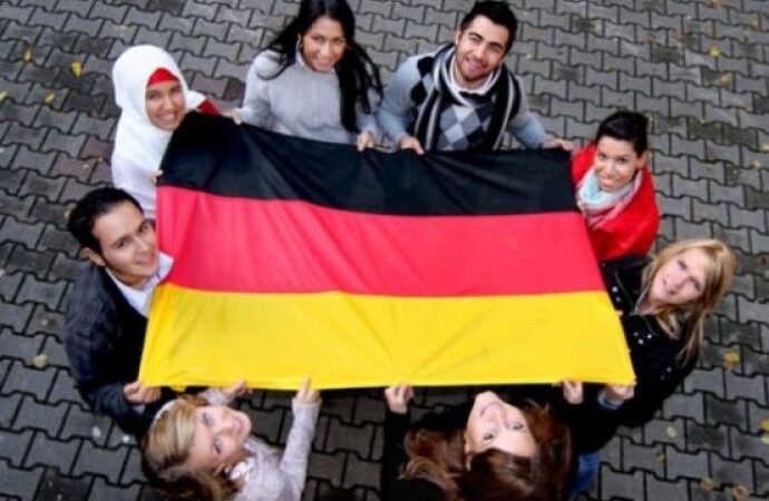 Germania neagă informaţiile conform cărora ar urma să trimită migranţi în Italia