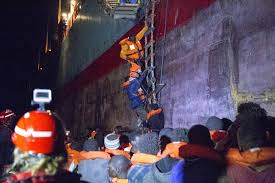 Un vas danez a salvat 113 migranți în sudul Italiei