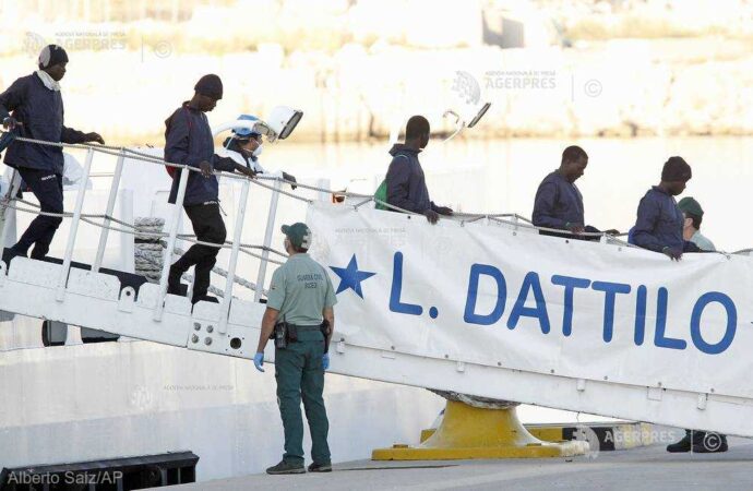 Jumătate dintre migranţii salvaţi de nava Aquarius doresc să primească azil în Franţa (guvernul spaniol)