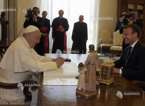Vatican: Papa Francisc şi preşedintele francez Macron s-au întâlnit pentru prima oară, timp de 57 de minute