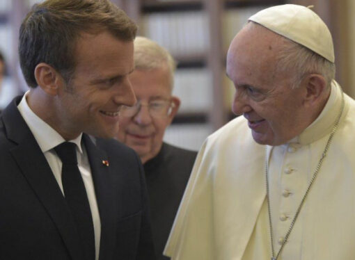 Tema intalnirii PapaFrancisc – Macron: Situaţia migranţilor care încearcă să ajungă în Europa