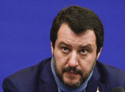 Salvini: Spania ar trebui să primească următoarele patru nave cu migranţi
