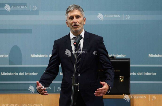 Spania cere o soluţie europeană, după ce a primit 1200 de migranţi în două zile
