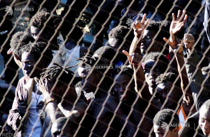 Peste 600 de migranţi au pătruns din Maroc în Spania, luând cu asalt gardul ce înconjoară enclava Ceuta