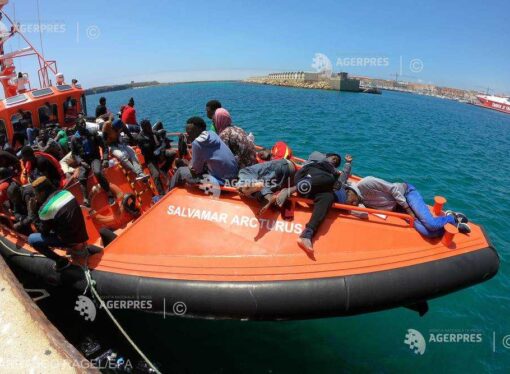 Tunisia a permis acostarea unei nave cu migranţi în unul dintre porturile sale