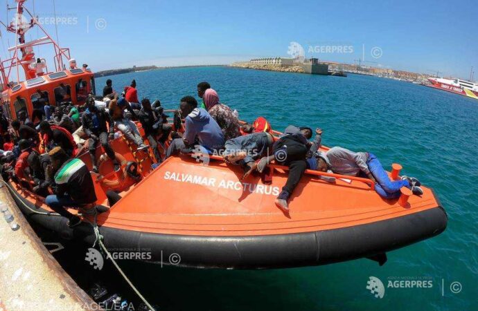 Tunisia a permis acostarea unei nave cu migranţi în unul dintre porturile sale