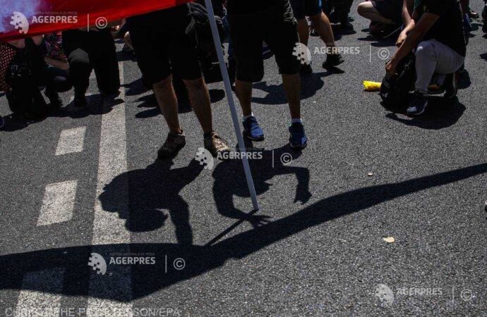 Câteva mii de manifestanţi la Vintimille, la graniţa franco-italiană, împotriva închiderii frontierelor europene