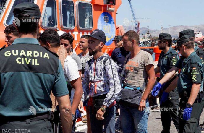 Peste 100 de migranți vor fi debarcați în Spania
