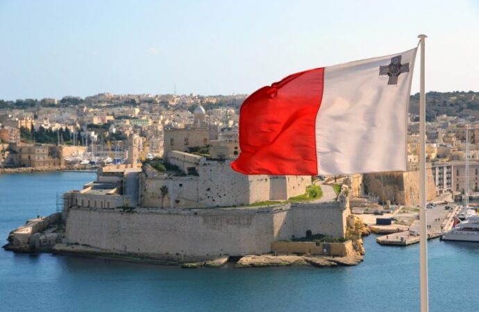 Malta: 2 corpuri recuperate şi 100 de supravieţuitori de pe o ambarcaţiune în dificultate