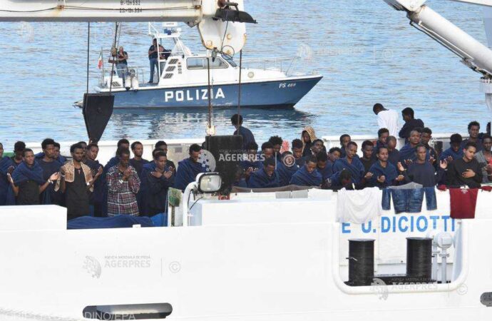 Italia/migranţi: Justiţia deschide o anchetă împotriva ministrului de interne Salvini