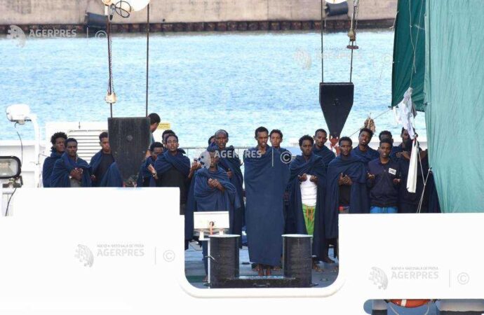 Italia: 16 migranţi de pe nava Diciotti au primit permisiunea de a debarca din cauza stării lor de sănătate