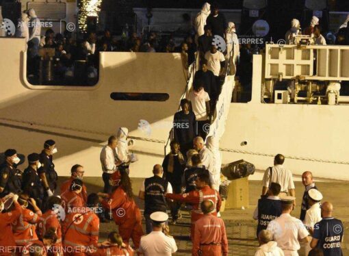 Italia: Toţi migranţii de la bordul navei Diciotti au debarcat