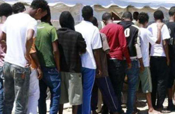 Franța: Peste 200 de migranți s-au instalat în centrul orașului Nantes