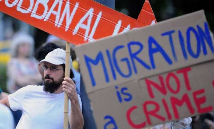 Francezii, singurii occidentali care nu exagerează amploarea migraţiei musulmane