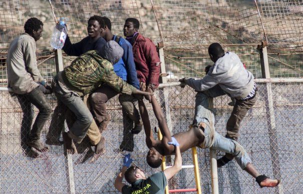 Declarație șocantă a ministrului de externe al Spaniei cu privire la migranți: Europa are nevoie de sânge nou