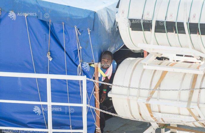 Cei 58 de migranţi de pe nava Aquarius vor fi debarcaţi în Malta