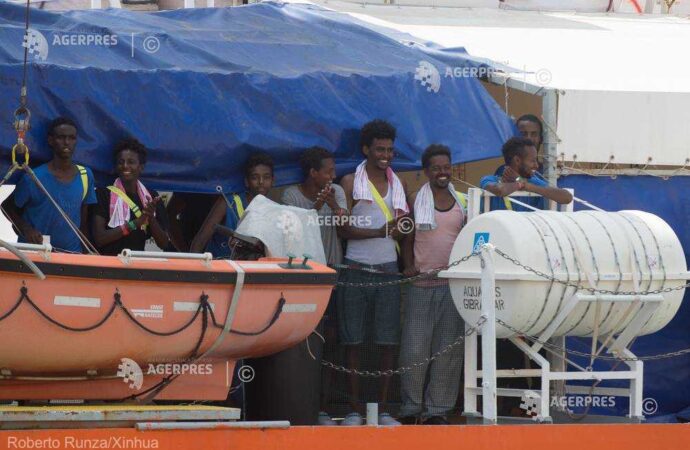 Portugalia anunţă că primeşte 10 dintre migranţii de la bordul navei Aquarius