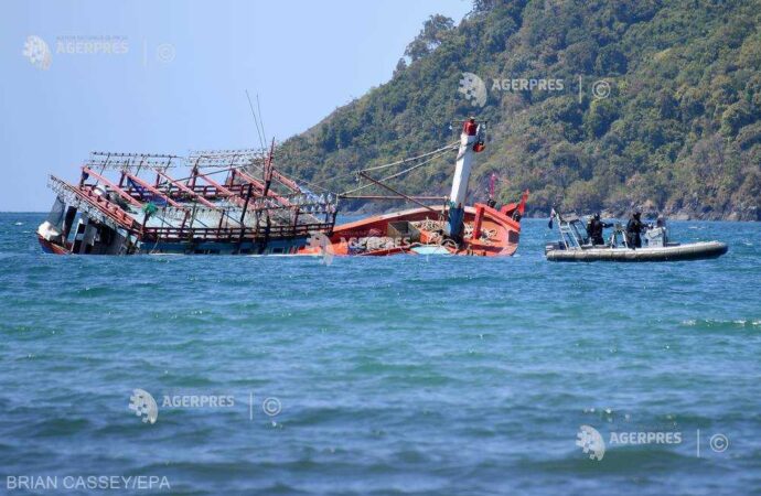O ambarcaţiune cu refugiaţi sirieni s-a scufundat în largul coastelor libaneze; un copil a murit