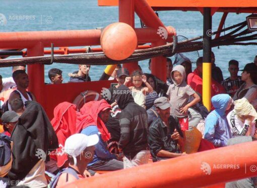 Miniştrii de interne austriac şi italian propun ţinerea migranţilor pe navele de salvare în timpul examinării cererilor de azil