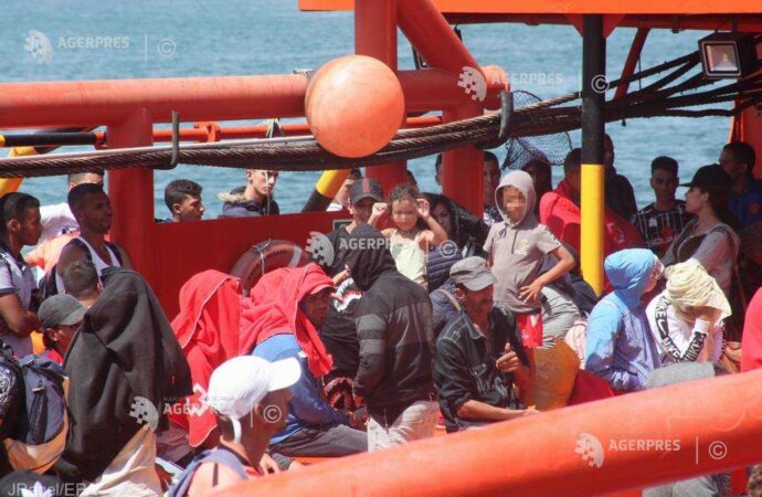 Miniştrii de interne austriac şi italian propun ţinerea migranţilor pe navele de salvare în timpul examinării cererilor de azil