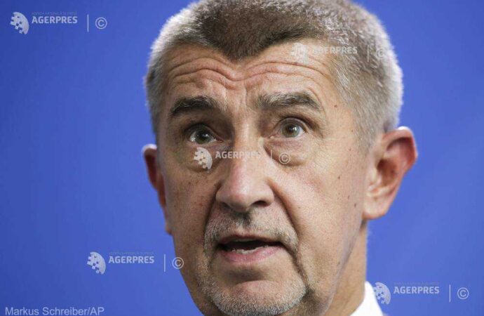 Premierul ceh reiterează că nu vrea niciun fel de refugiaţi în ţara sa, nici măcar orfani de război