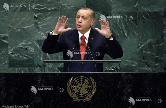 Erodogan cere UE noi fonduri pentru refugiaţi; o comisie a PE aprobă reducerea fondurilor pentru candidatura Turciei