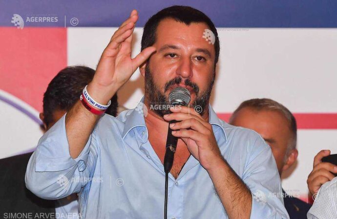 Salvini: Italia îşi va închide aeroporturile pentru zborurile neautorizate cu migranţi