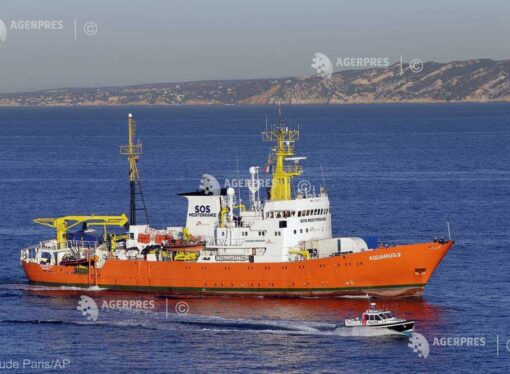 Nava umanitară Aquarius a acostat în portul francez Marsilia, însă viitorul său este incert