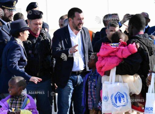 Italia: Salvini a întâmpinat personal 51 de migranţi proveniţi din Niger