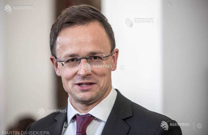 Ministrul de externe ungar a solicitat răspunsuri de la Comisia Europeană şi ONU în legătură cu cardurile de debit pentru migranţi