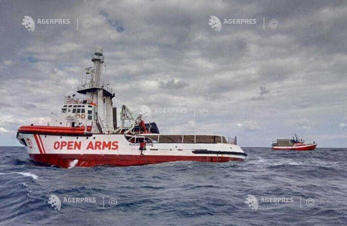 Migranţii aflaţi la bordul unei nave spaniole ar putea debarca în Malta
