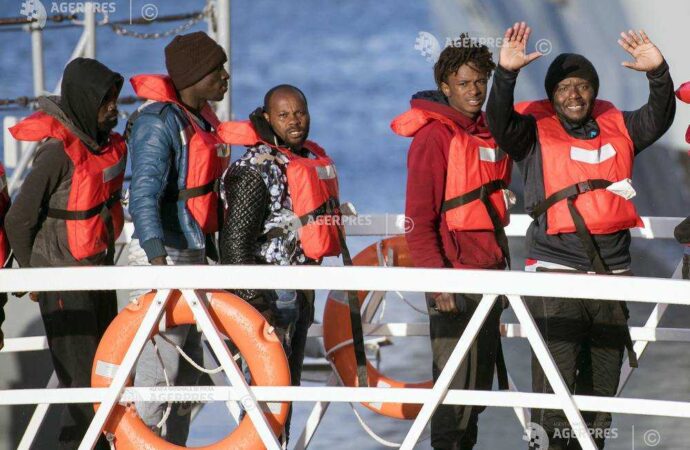 Porturile italiene, închise pentru migranţi, reiterează Salvini