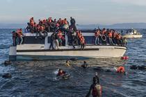 Zeci de migranţi salvați de Garda de coastă greacă, în Marea Egee