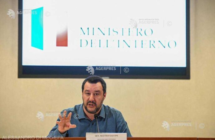 Justiţia italiană cere inculparea vicepremierului Salvini pentru respingerea debarcării unui grup de migranţi