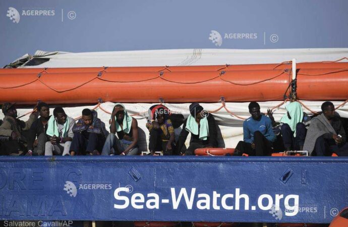 Migranţi de pe Sea-Watch 3 vor putea debarca în orele următoare şi vor fi repartizaţi între 7 state (Conte)